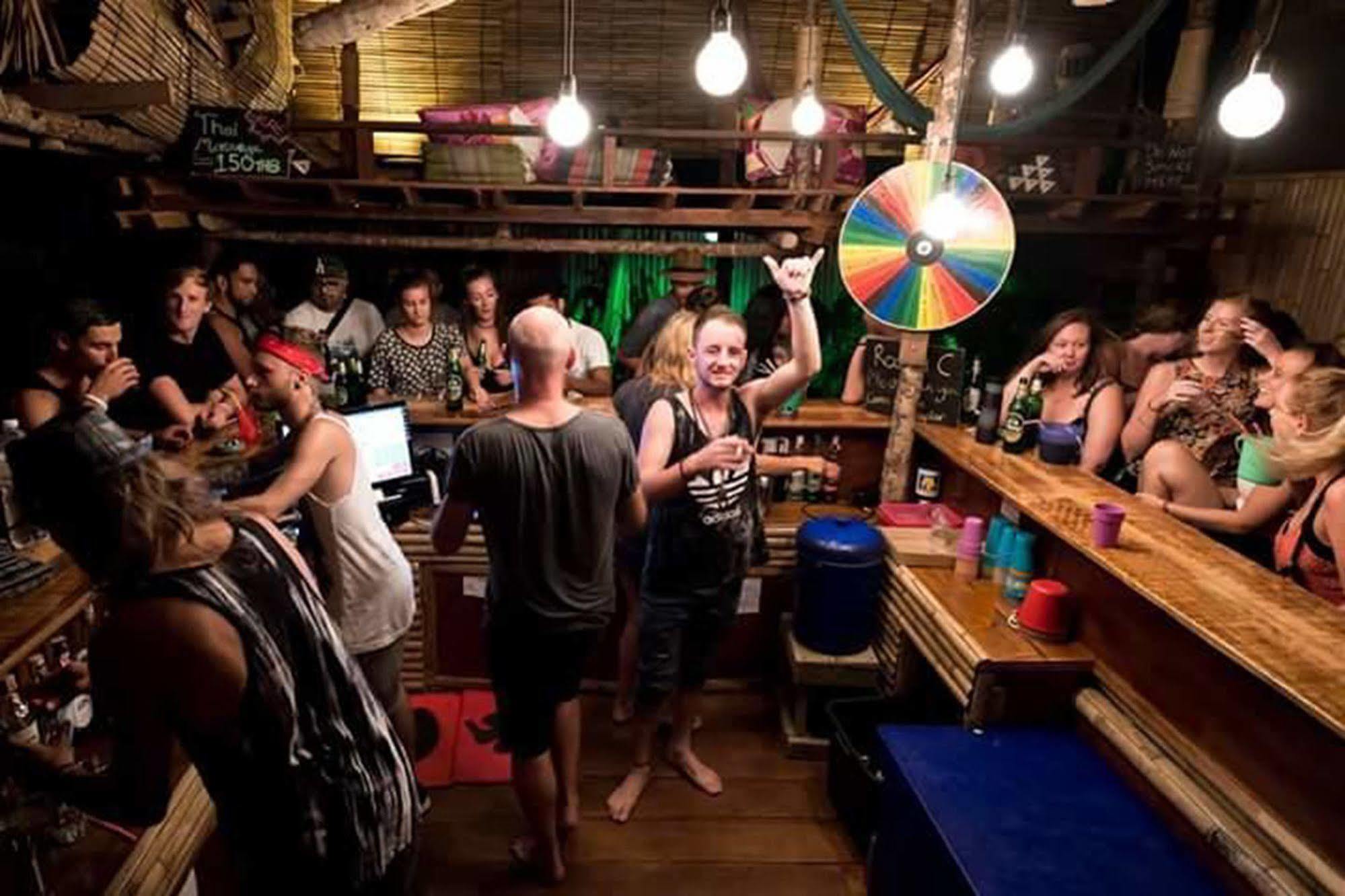Echo Beach Hostel Baan Tai Bagian luar foto
