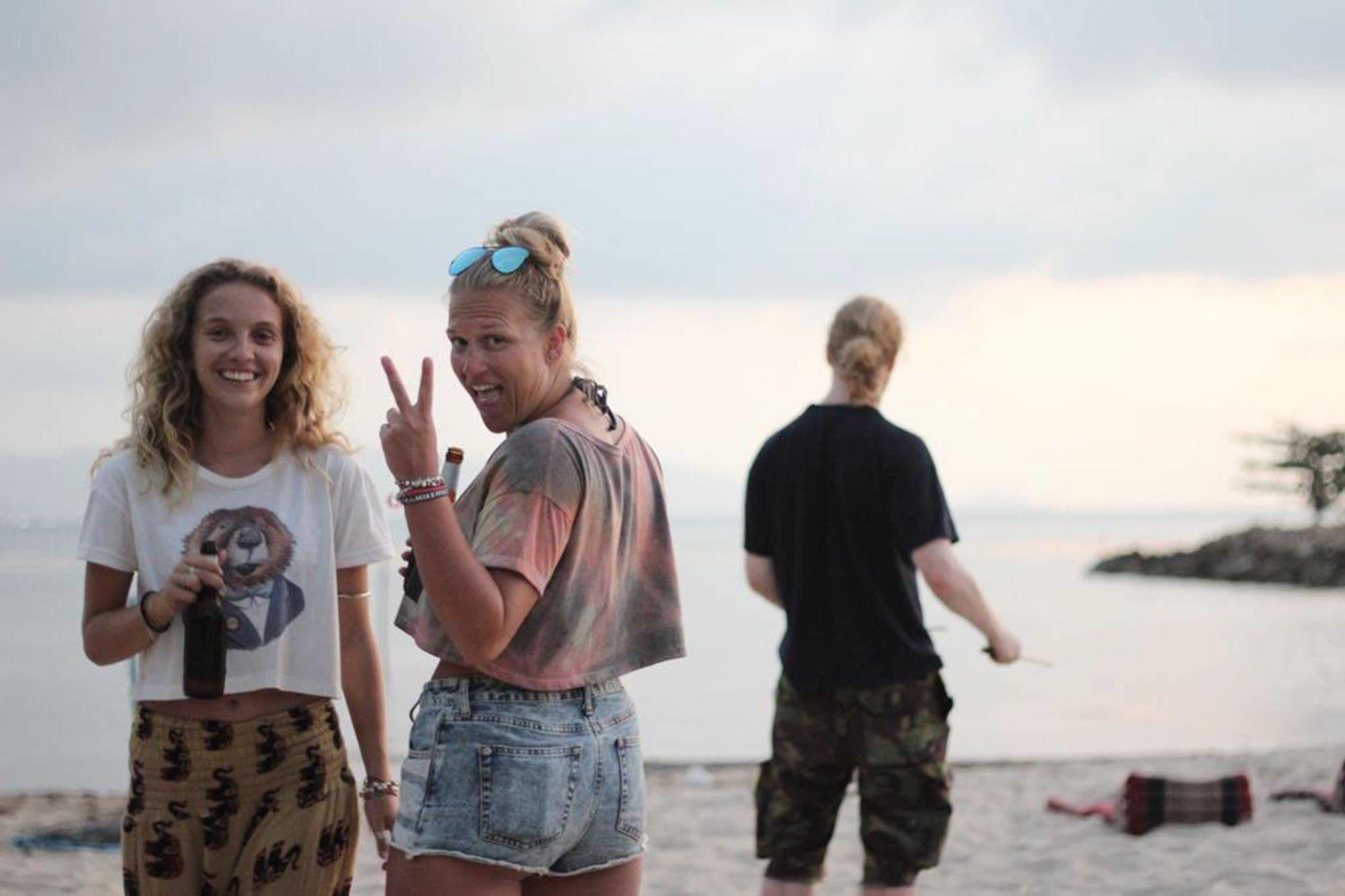 Echo Beach Hostel Baan Tai Bagian luar foto